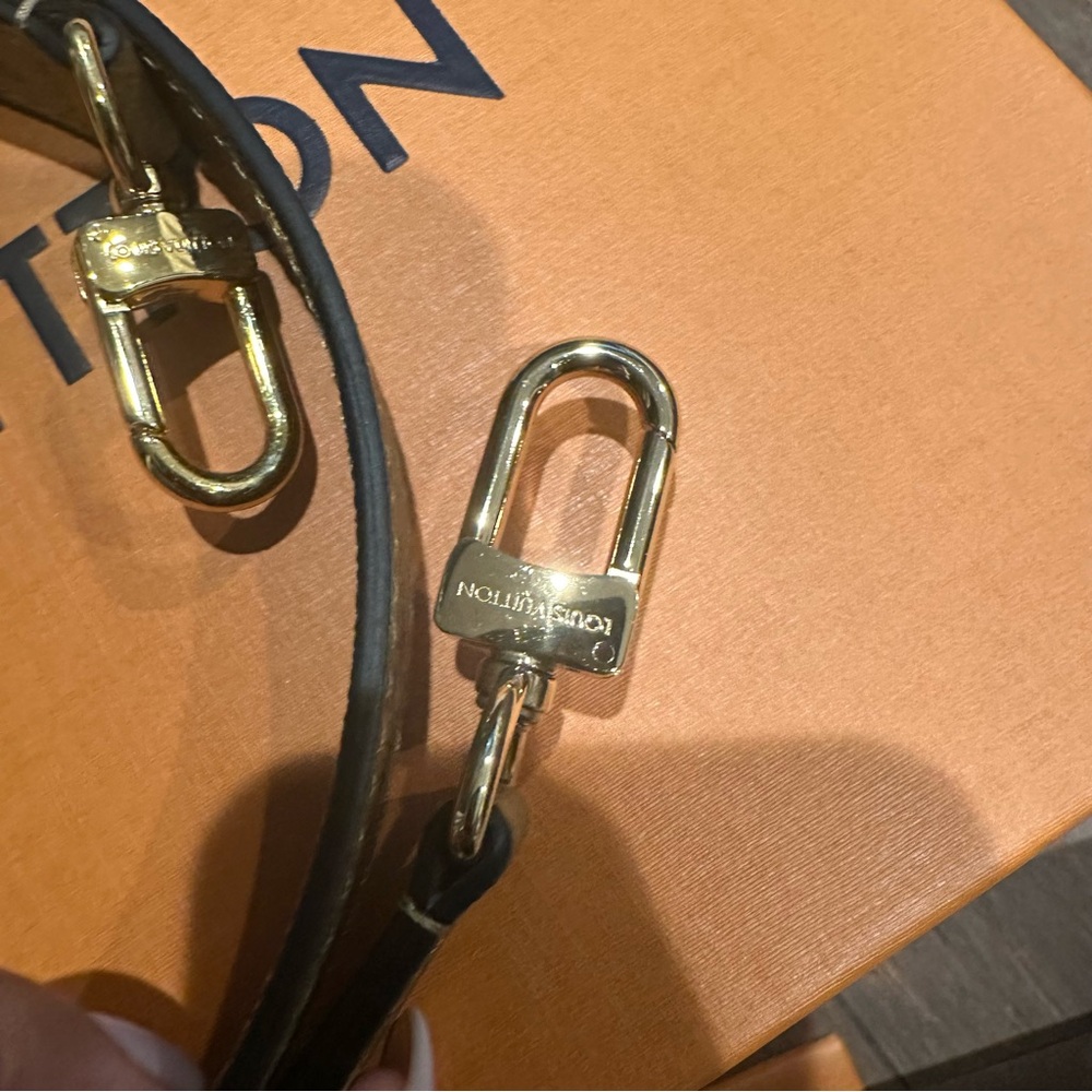Louis Vuitton Pochette Métis Monogram Reverse - Picture 2 of 10